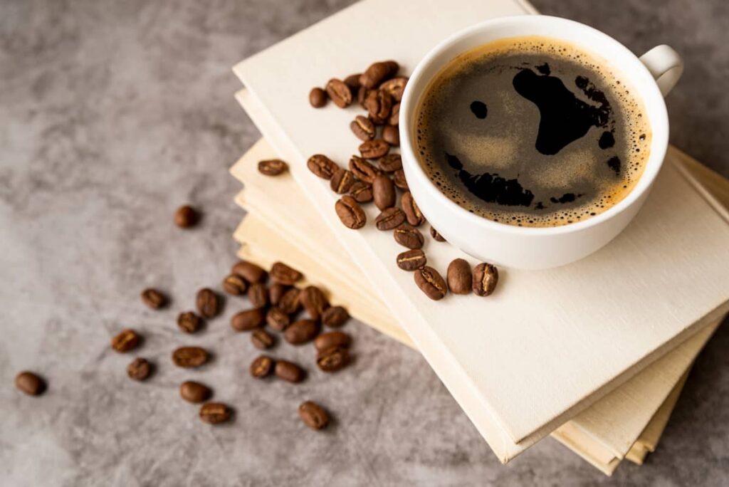 減少攝取咖啡因可幫助降低皮質醇分泌